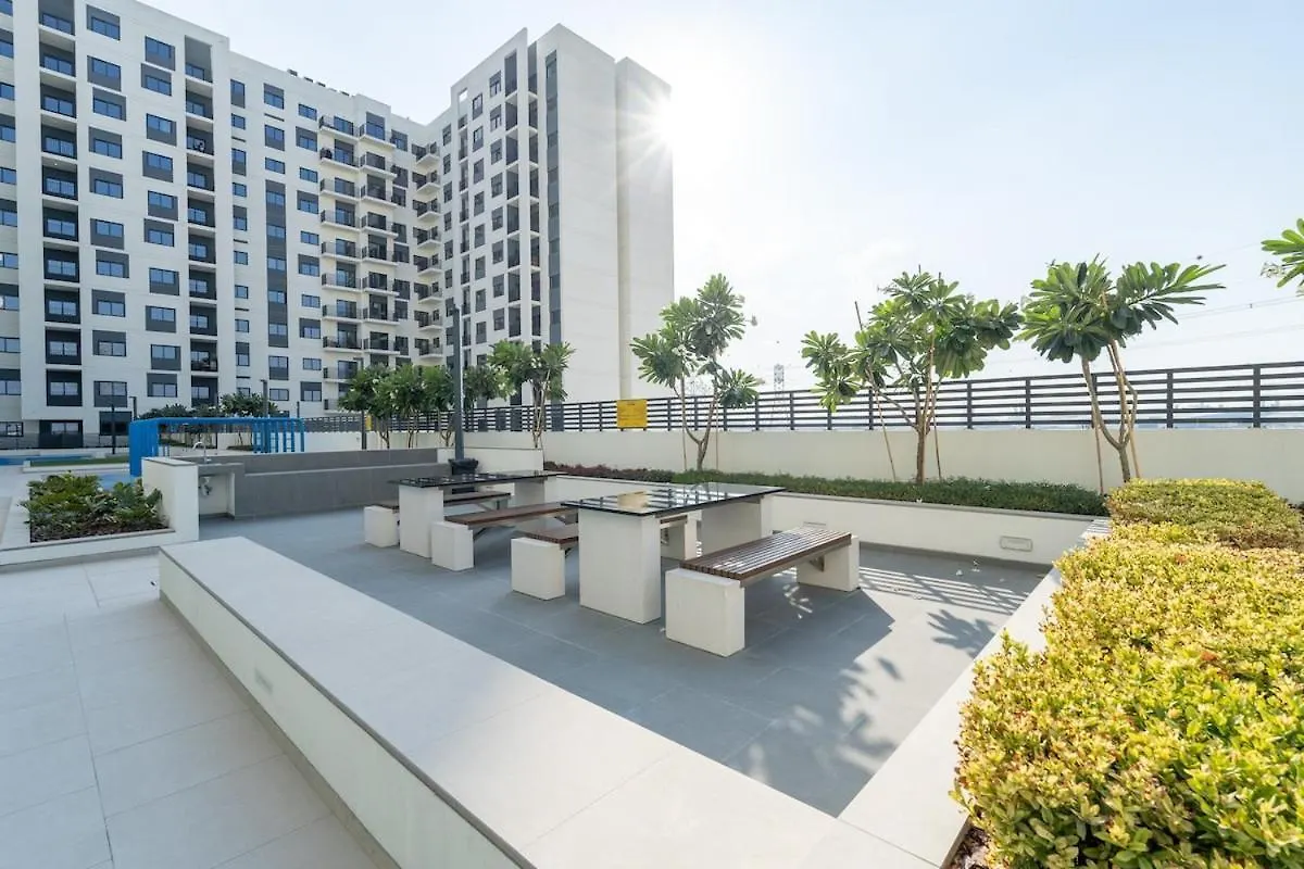 Peaceful 2-Bedroom Apartment In Jebel Ali Perfect For 6! Dubai